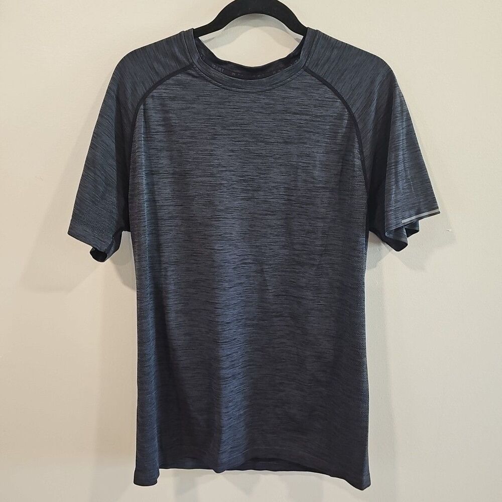 Men's VRST Performance Tee Shirt XL Short Sleeve Crew Neck Gray Athletic